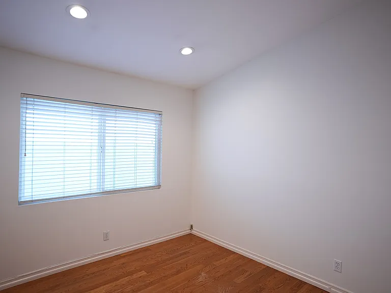 18129 Hatteras St — Photo 24