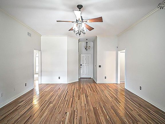 3rd image of 4934 Bayberry Dr