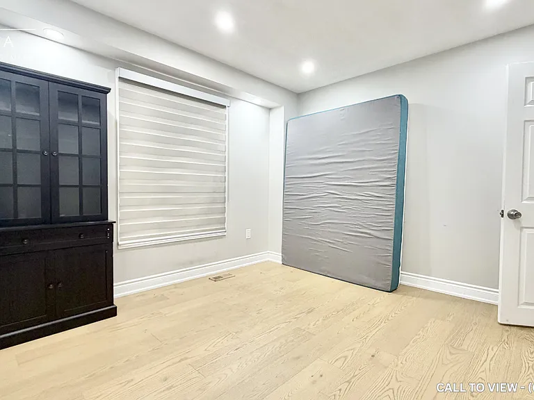 190 Moffatt Ave — Photo 6