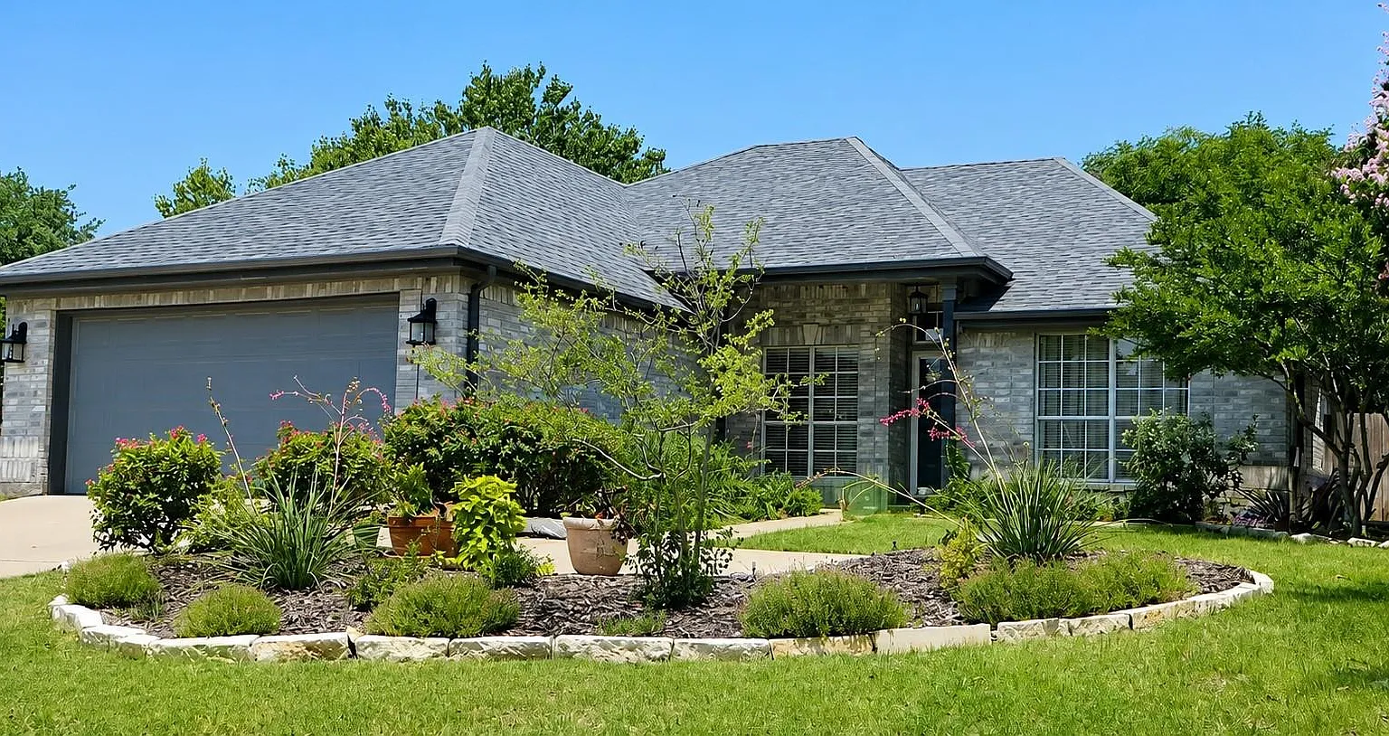 3 bed, 2.0 bath, 1718 sqft, $2,200 — Photo 2