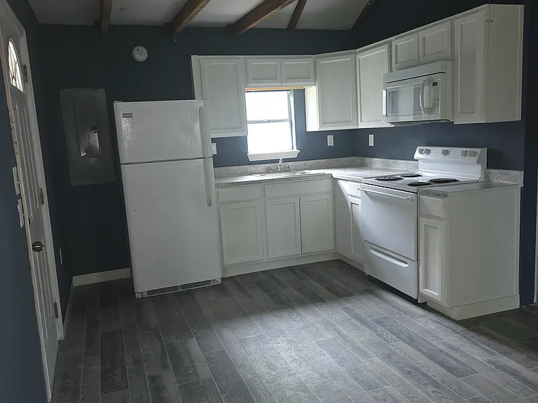 577 Main St — Photo 16
