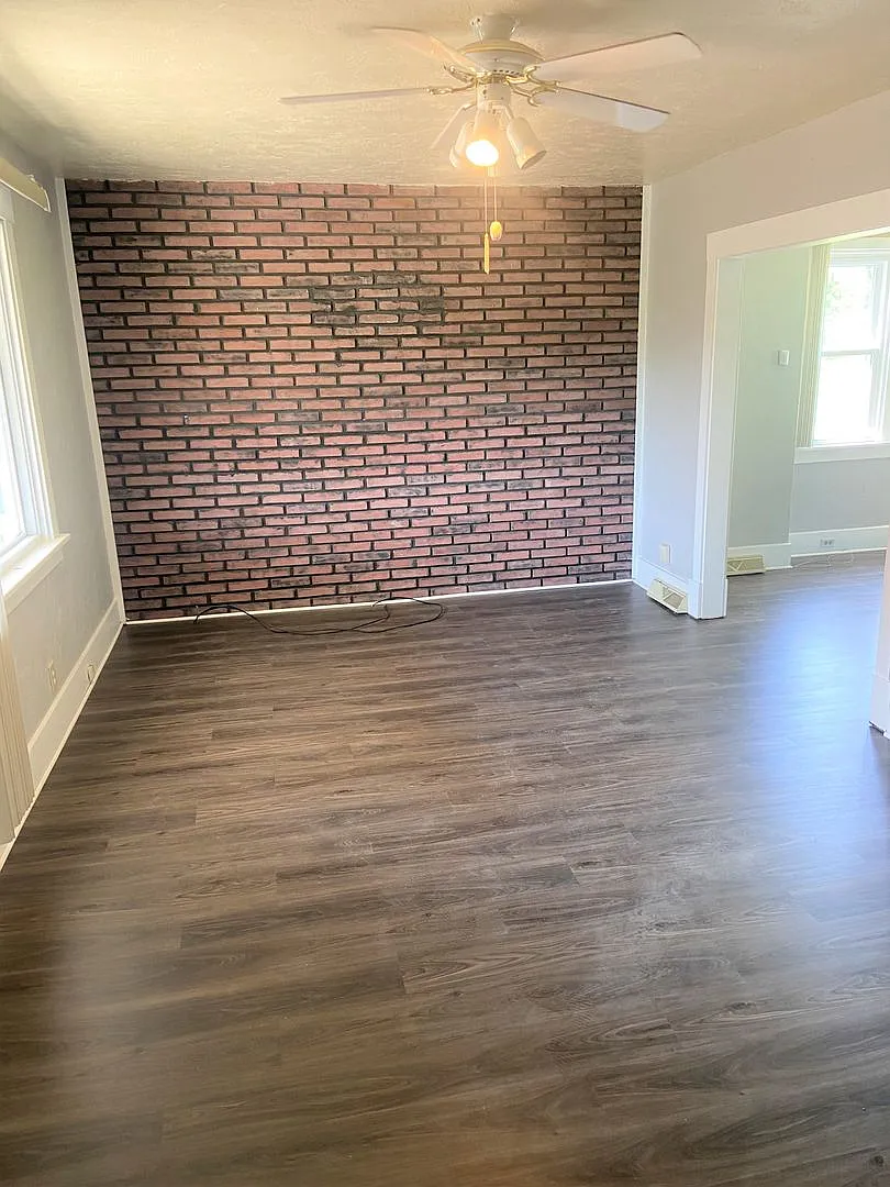 Recently Updated 2 Bedroom House in Verona. Available October. — Photo 2