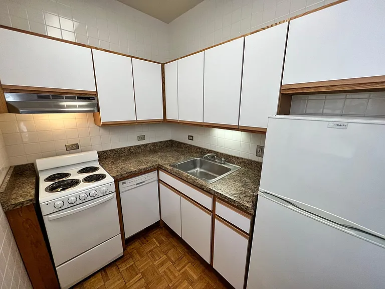 620 W Belmont — Photo 14
