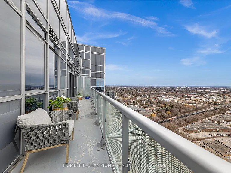 225 Village Green Sq #Penthouse 08 — Photo 18