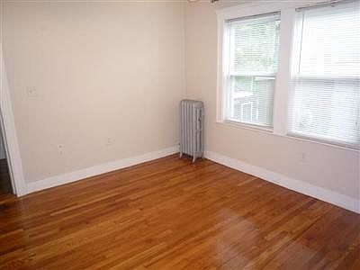 4th image of 84 Woods Ave