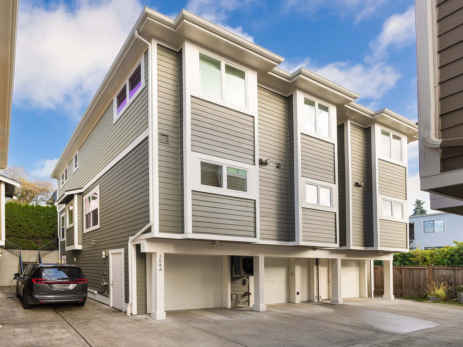 3 bed, 3.5 bath, 1350 sqft, $3,950 — Photo 1