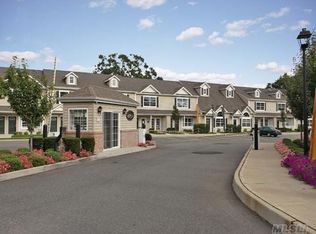 1510 Willow Ln, Valley Stream, NY 11580