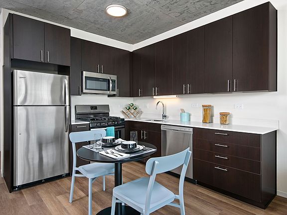 3rd image of 51 E 14th Pl #1-1204