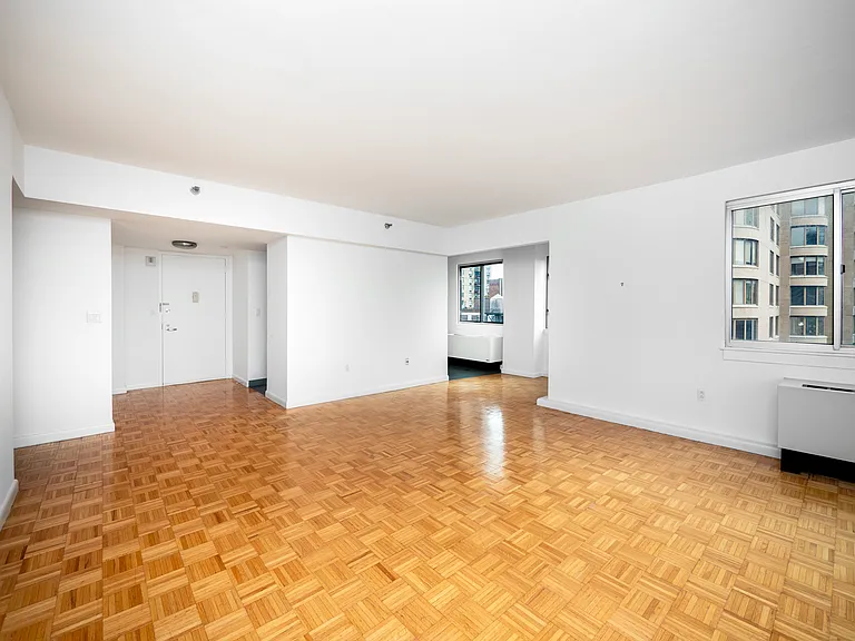 308 E 38th St #19A — Photo 3
