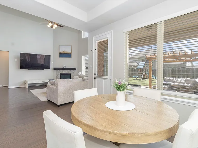 3010 Flora Manor Dr — Photo 8