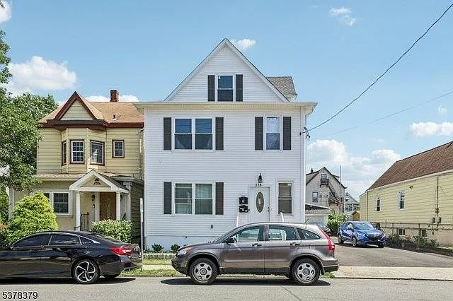 115 Wallington Ave — Photo 1