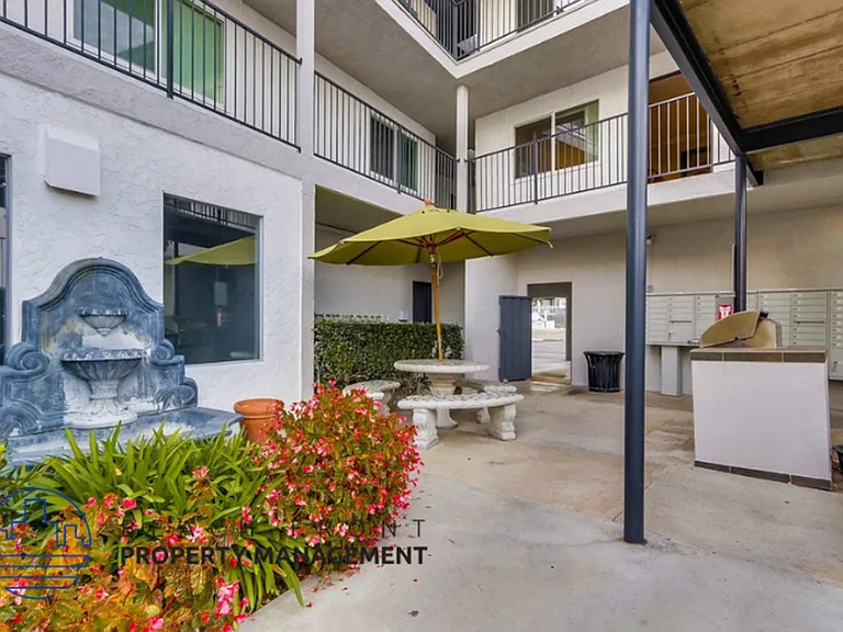 Newport Terrace Apartments — Photo 22