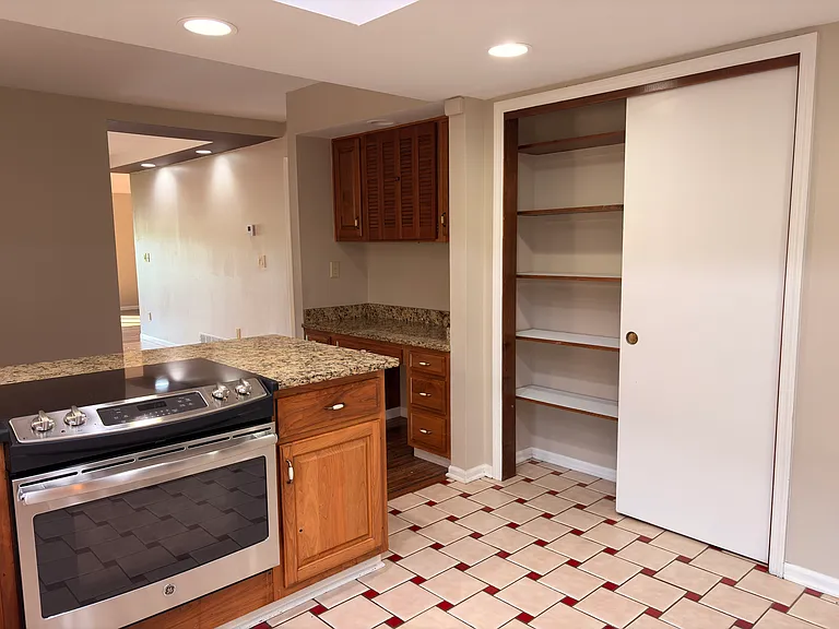 5990 Kirkwall Ct W — Photo 10