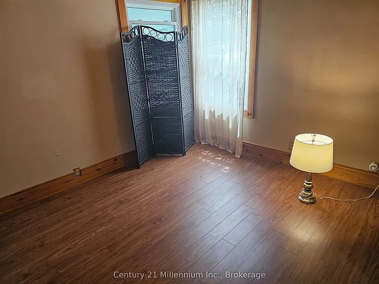 475 Hurontario St — Photo 8
