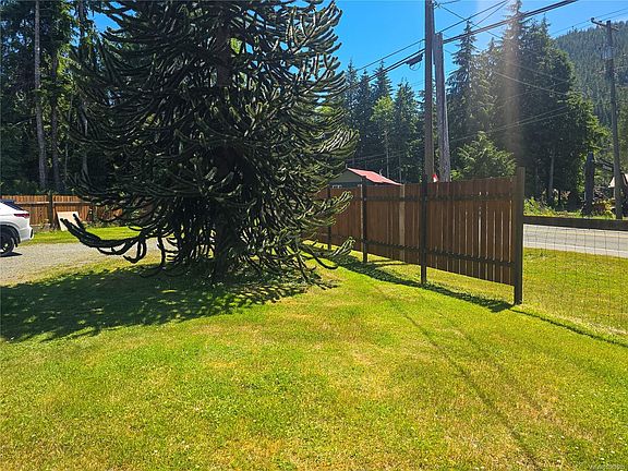 5th image of 754 Sayward Hts