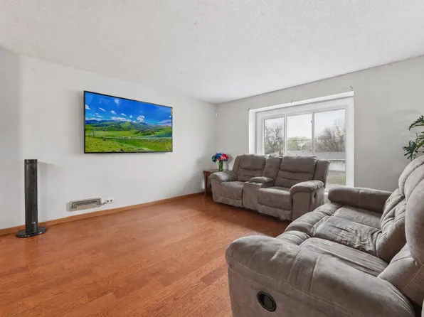 7808 Shingle Creek Dr, Minneapolis, MN 55443