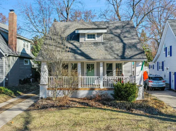700 W Cambourne St, Ferndale, MI 48220