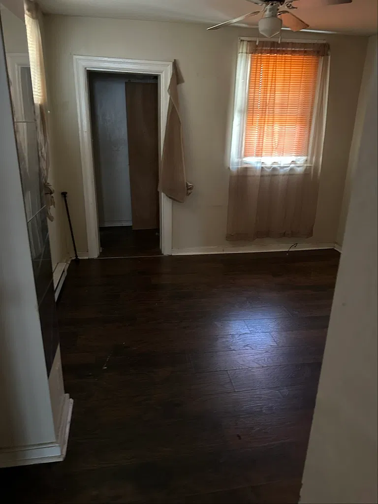 Charming 1-Bed Apartment with In-Unit Laundry and Parking — Photo 2