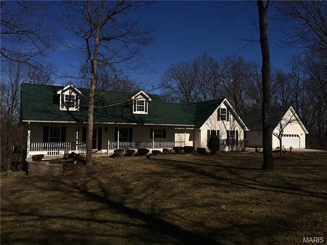 1st image of 860 Whitcomb Woods Dr