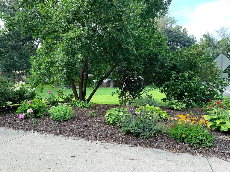 570 Roberts St SW — Photo 35