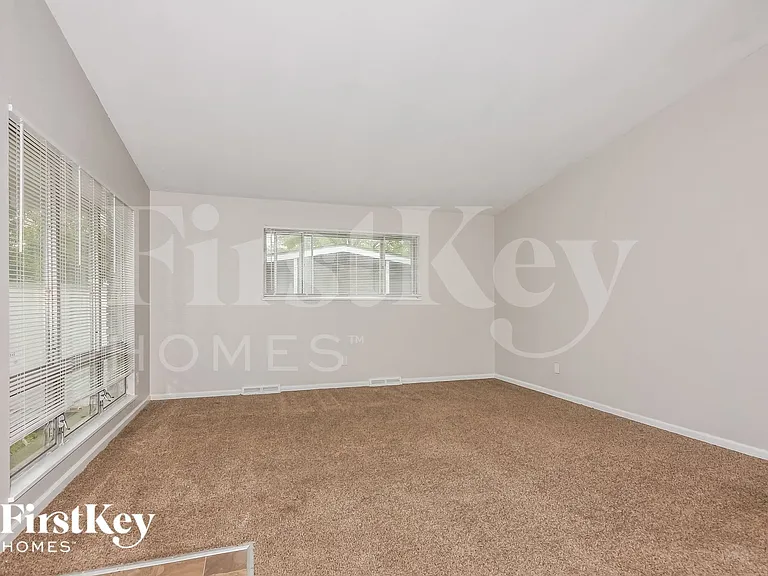 2490 Flamingo Dr — Photo 3