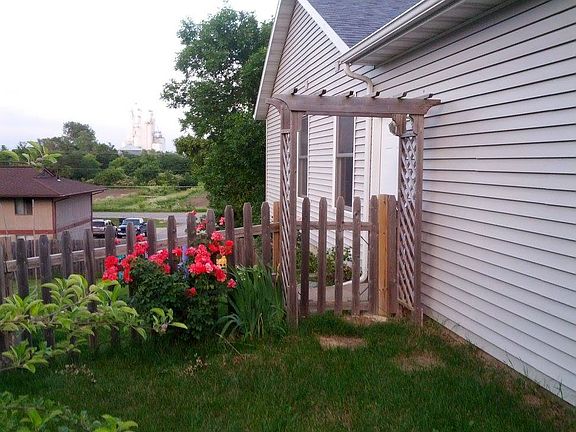 3rd image of 106 Crestview Dr