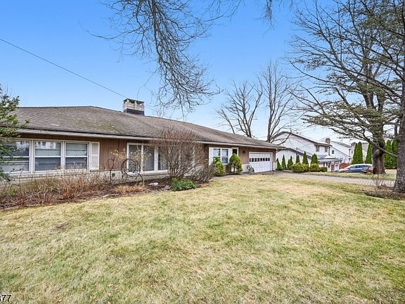 4th image of 108 Long Pond Rd