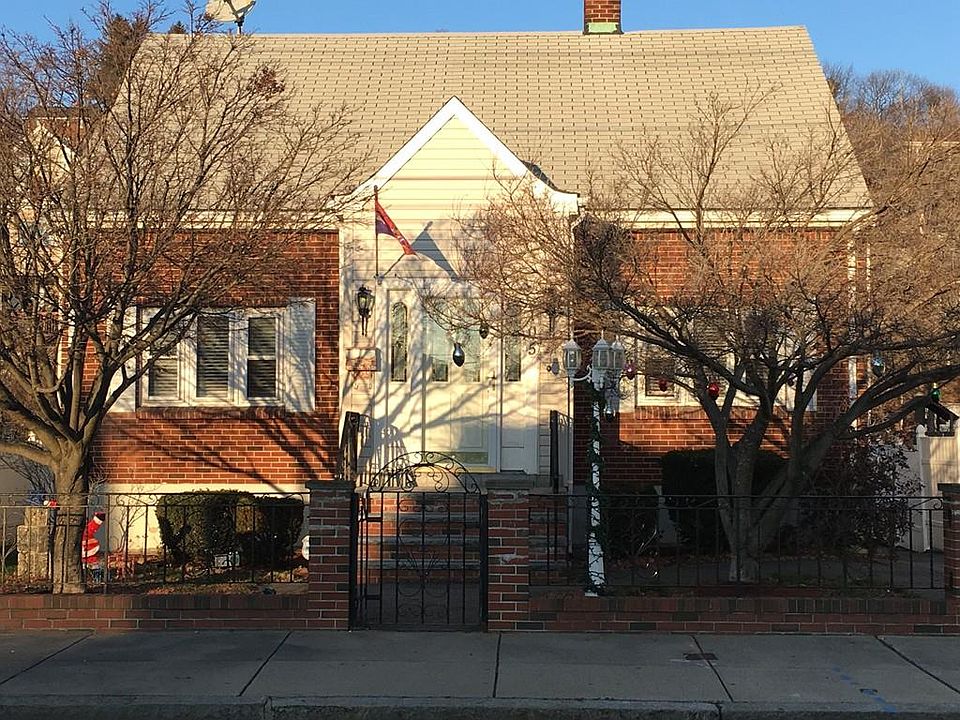 2nd image of 105 Ashley St