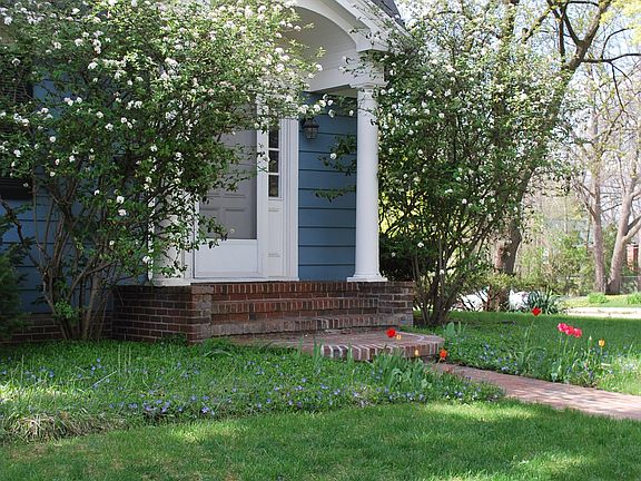 3rd image of 419 University Dr