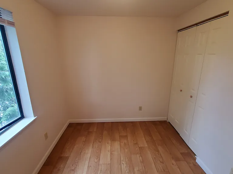 Portage Bay Apartments — Photo 32