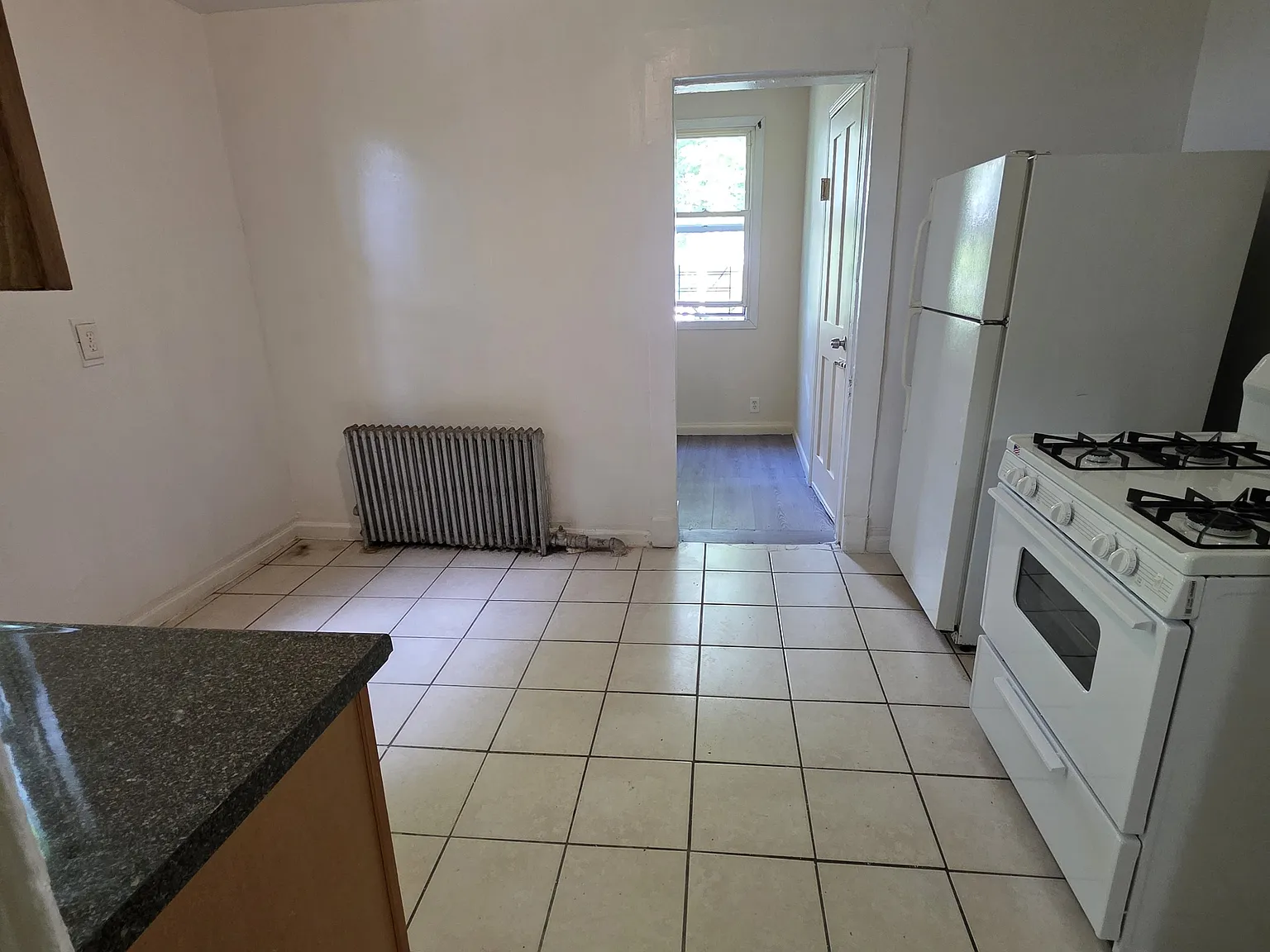 3 bed, 600 sqft, $2,650 — Photo 2
