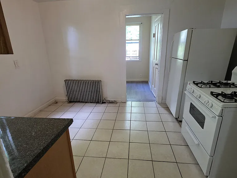 43 Currans Ln #3L — Photo 2