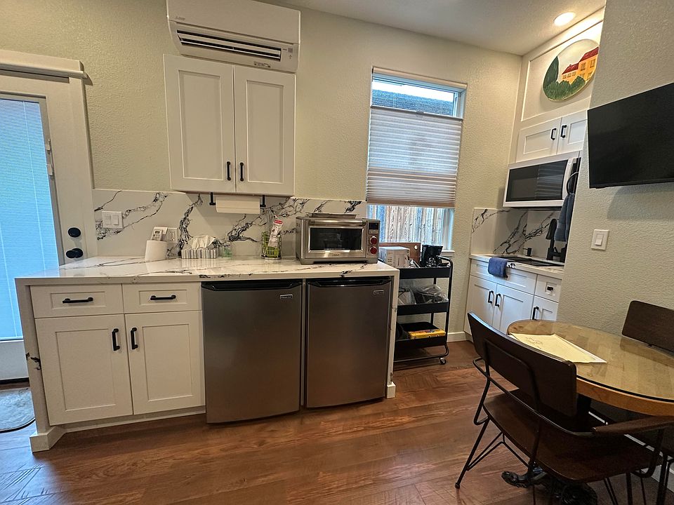 1st image of 2534 Napier Ct #B