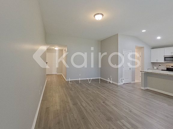5th image of 15 Red Oak Dr