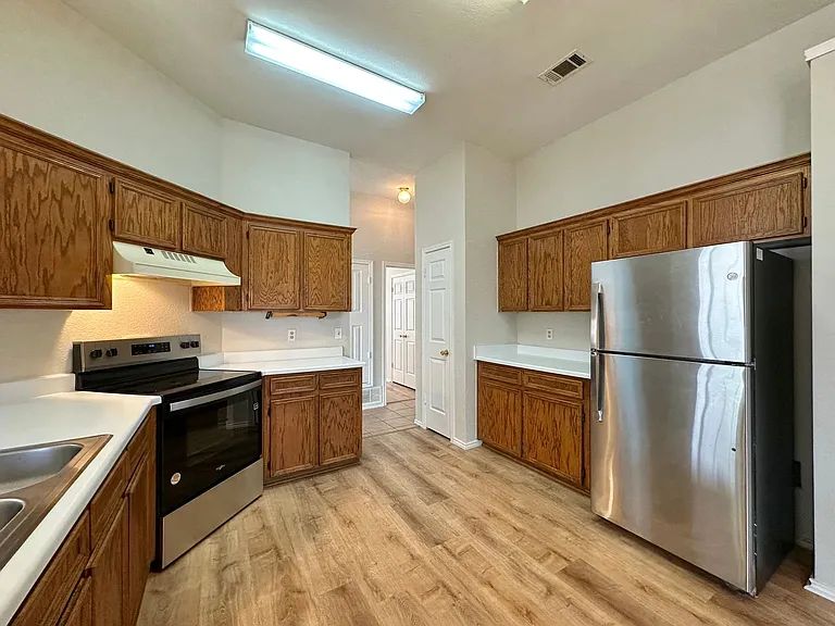 607 Hogan Dr — Photo 18