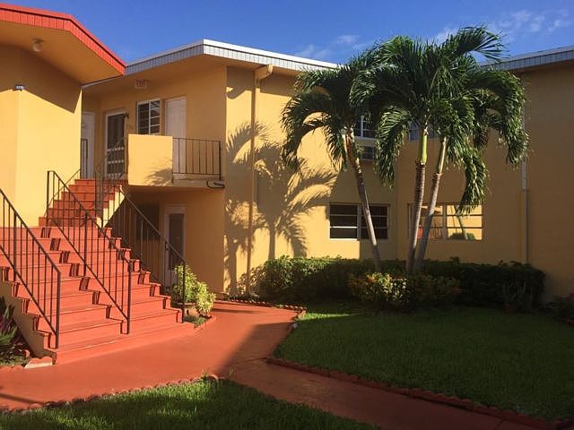 1st image of 129-1715 NE Miami Gardens Dr #129