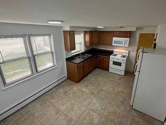 3rd image of 1812 W 127th St APT 1