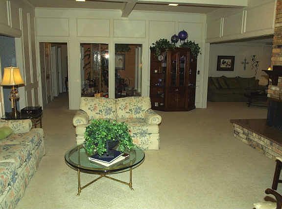 5th image of 1420 Chatsworth Ln