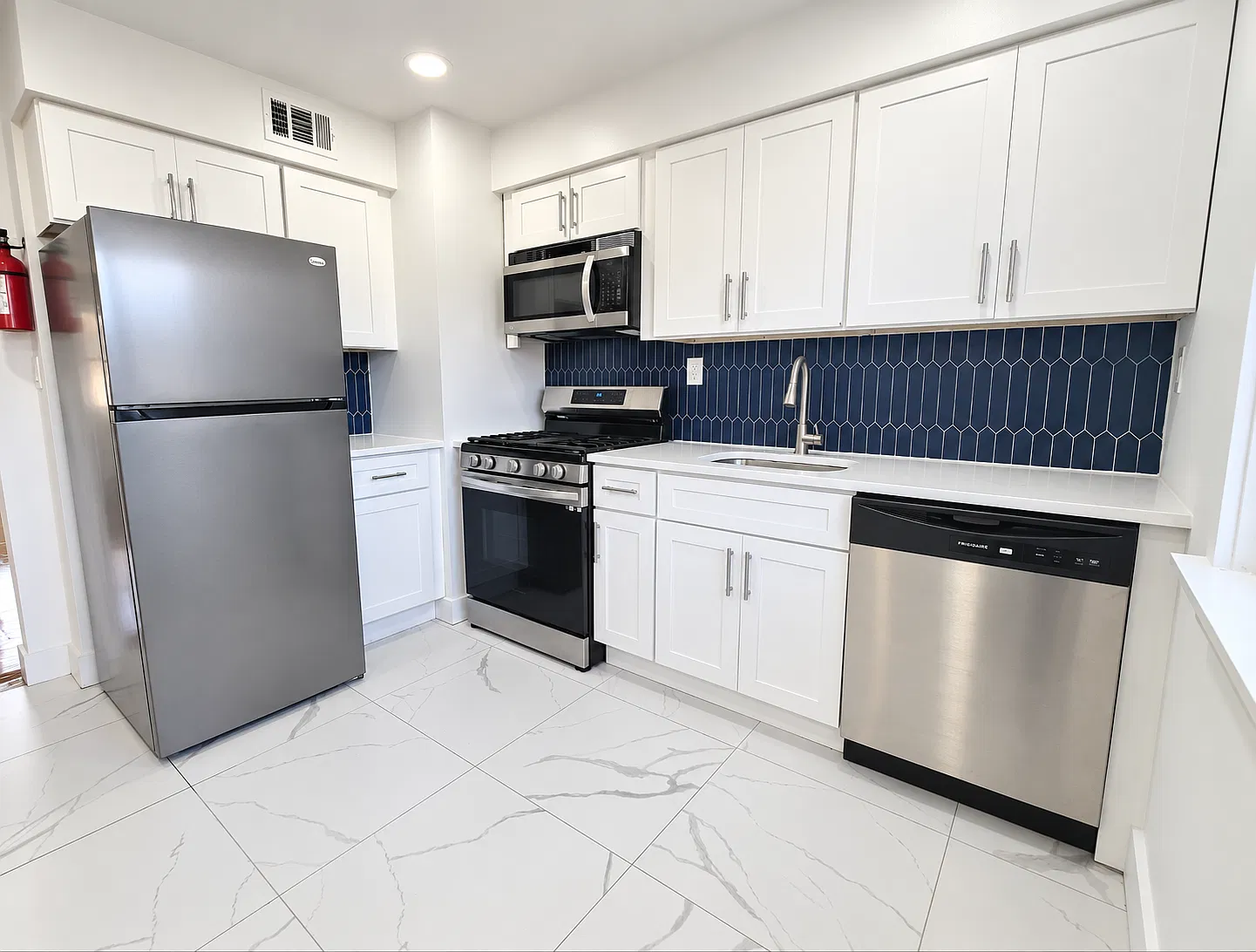 1 bed, 1000 sqft, $1,995 — Photo 3