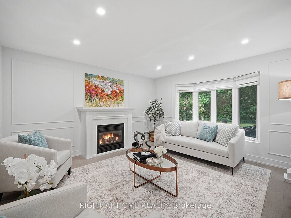 1st image of 4 Simmons Cres