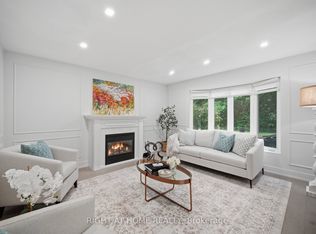 4 Simmons Cres, Aurora, ON L4G 6B4