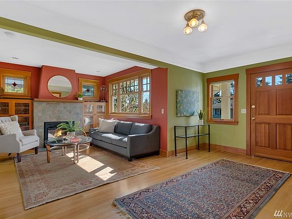 The gracious front entry