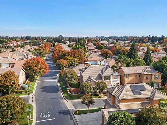 3rd image of 1458 N Cortona Court