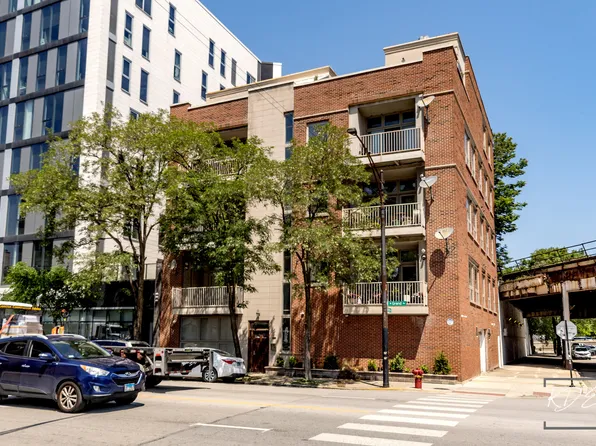 700 W Grand Ave APT 3-E, Chicago, IL 60654