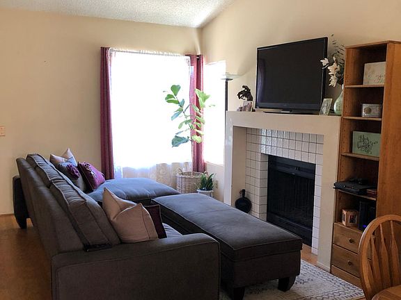 Living Room (decor 2)