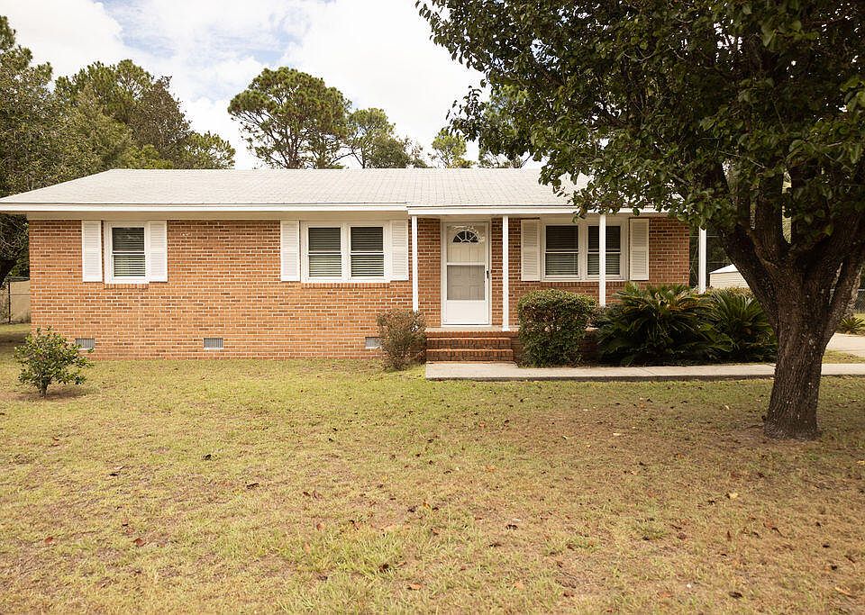 1st image of 227 Carolina Cir