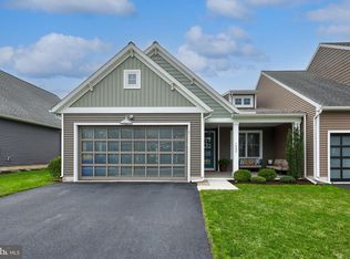 1432 Willow Creek Dr, Mount Joy, PA