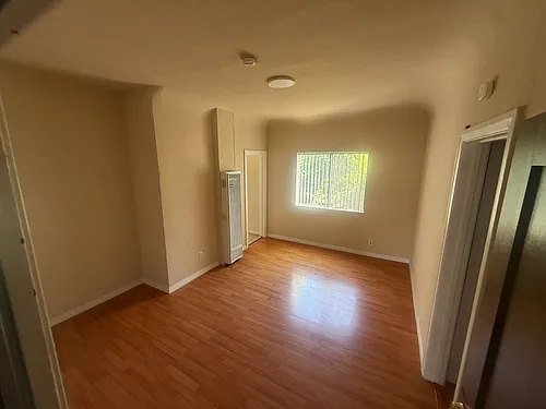 954 S Ardmore Ave #207 Photo 1