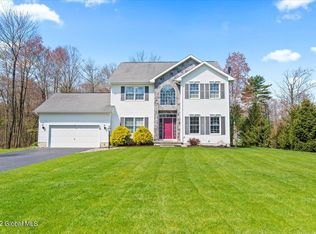 16 Jarose Pl, Clifton Park, NY 12065