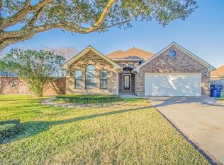 905 N Belle Dr, Angleton, TX 77515